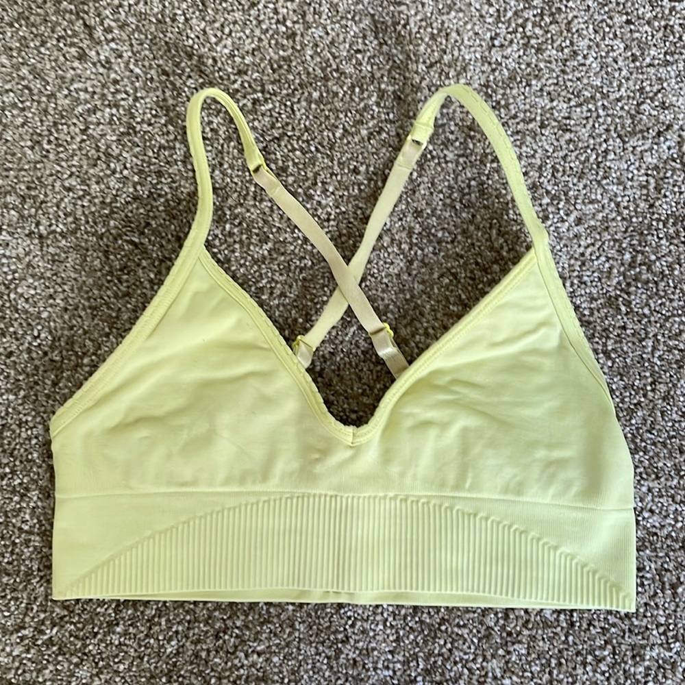 Lululemon sports bra size 4